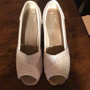 Toms peek a boo Calypso cork wedge.